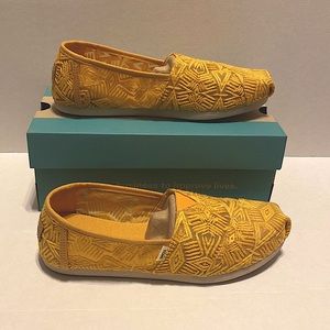 NWT! Toms Women’s Alpargata Golden Yellow Geo Lace Size 6